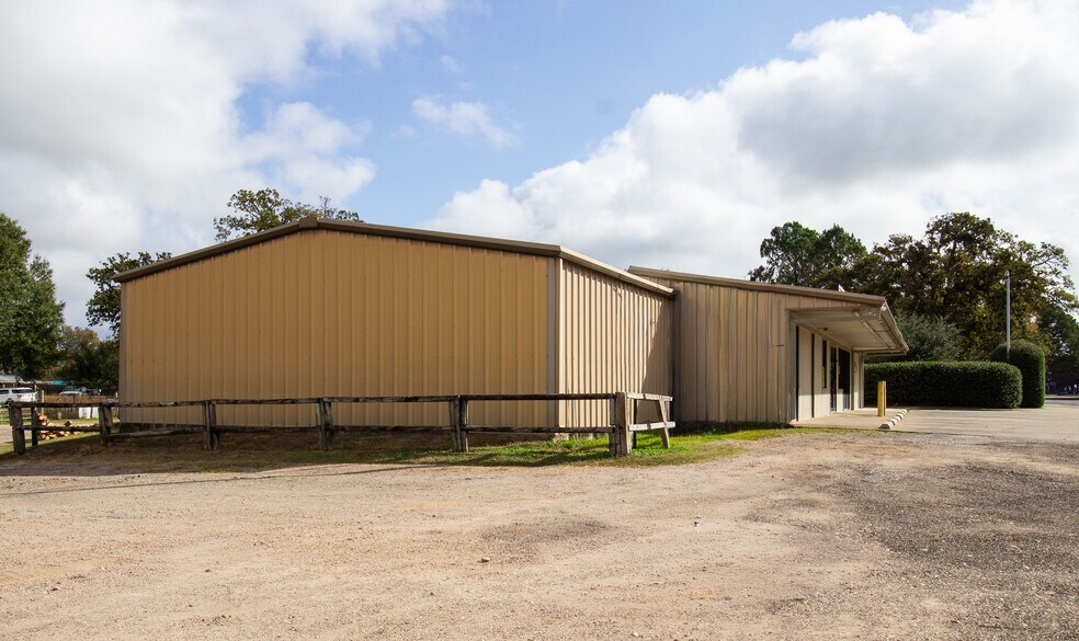 More Photos Of 47506 US-290 BUS, Hempstead Convenience Store For Sale