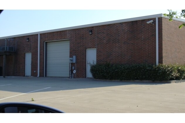 More Photos Of 118 6th St N, Texas City Showroom For Sale