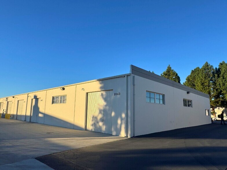 More Photos Of 2021-2041 S Lyon St, Santa Ana Light Manufacturing For Lease