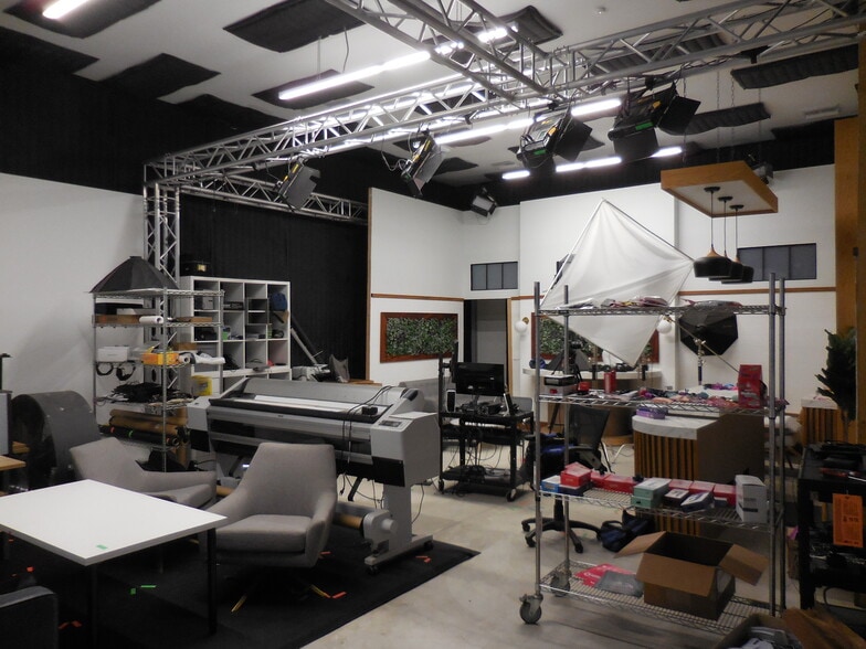 More Photos Of 1206-1210 W Jon St, Torrance Warehouse For Lease