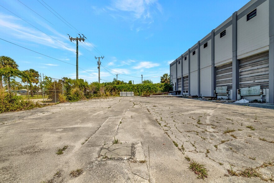 More Photos Of 3490 Oleander Ave, Fort Pierce Warehouse For Sale