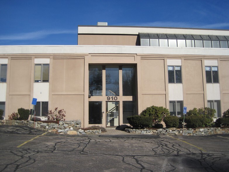 Primary Photo Of 910 Boston Post Rd E, Marlborough Office For Lease