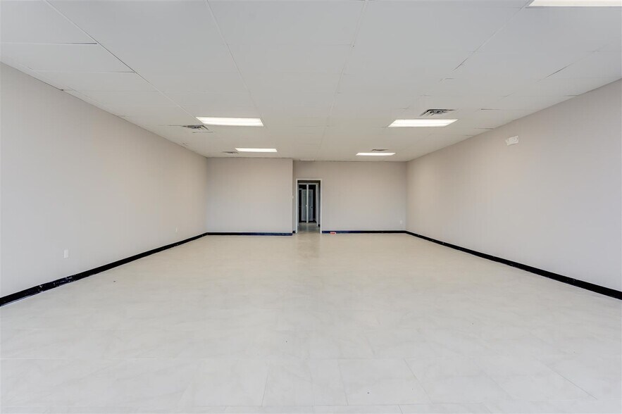 More Photos Of 1301-1309 Sandy Ln, Baytown General Retail For Sale