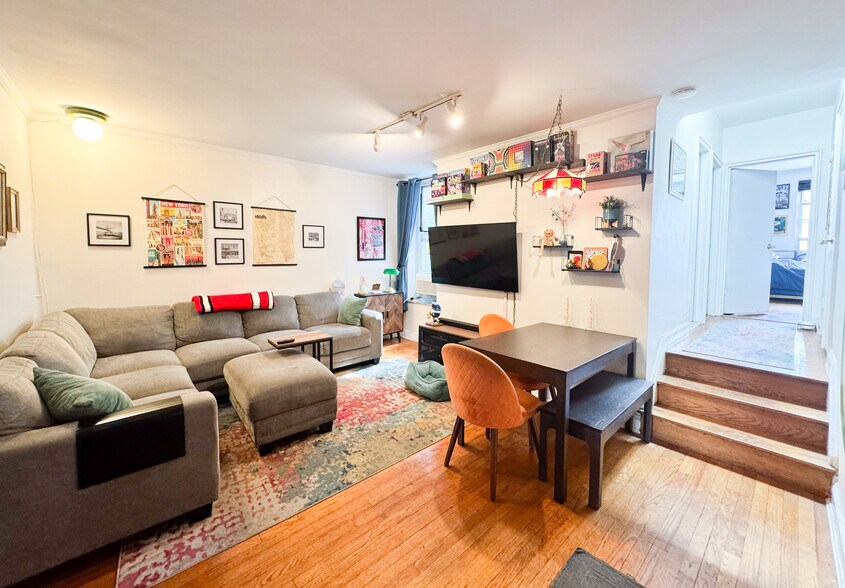 More Photos Of 2811 Ditmars Blvd, Astoria Storefront Retail Residential For Sale