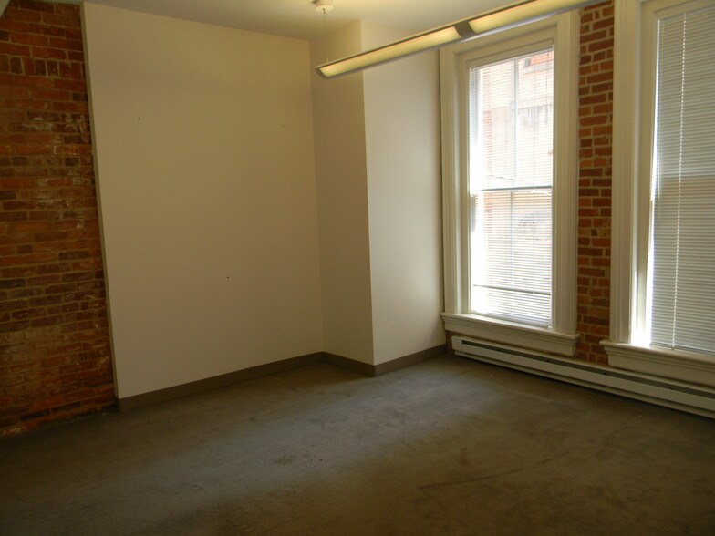 More Photos Of 112 Capitol St, Charleston Office For Sale