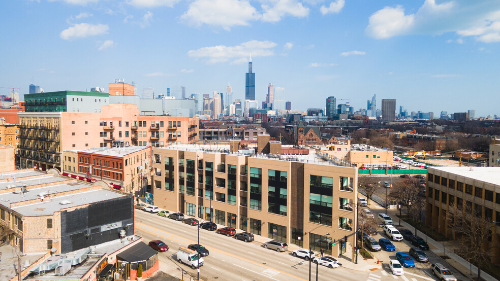 Primary Photo Of 1650 W Adams St, Chicago Apartments For Lease