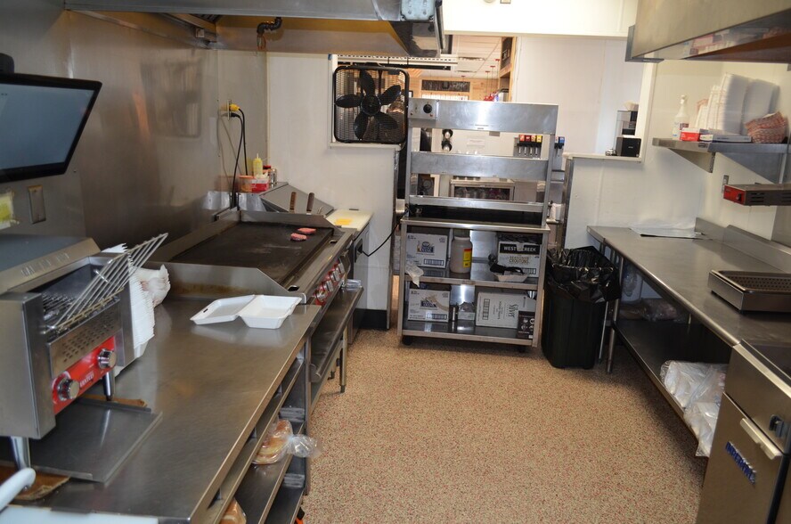 More Photos Of 139 Green St, Bushnell Freestanding For Sale