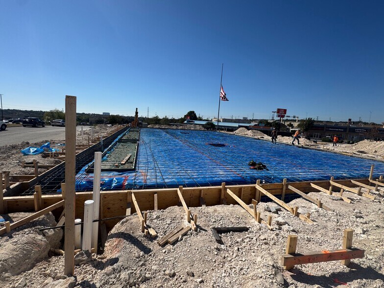 More Photos Of 21114 US-281, San Antonio Freestanding For Lease