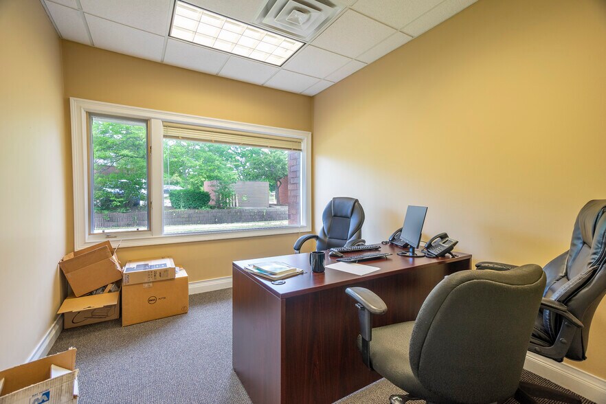 More Photos Of 951 N Plum Grove Rd, Schaumburg Office For Lease