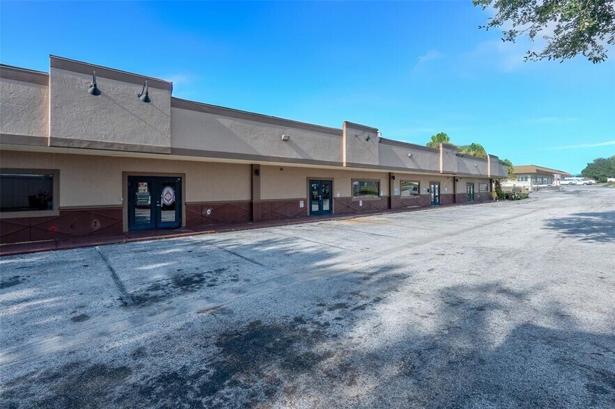 More Photos Of 905 Jan Mar Ct, Clermont Light Distribution For Lease
