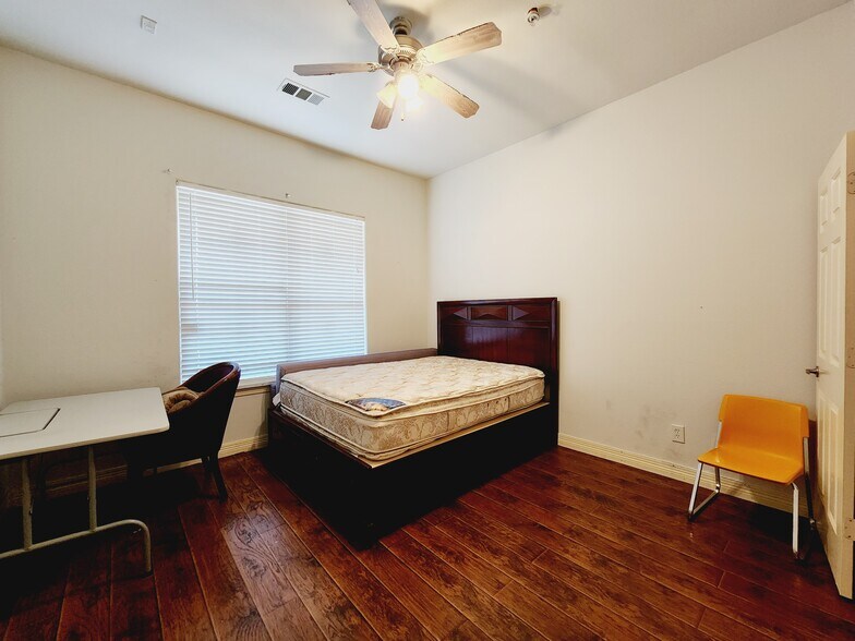 More Photos Of 12989 Bellaire Blvd, Houston Storefront For Sale