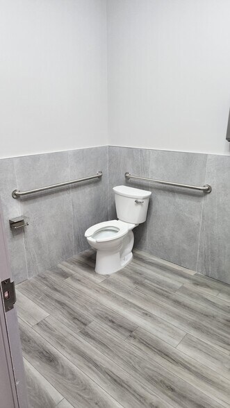 More Photos Of 1849 Forest Park Ln, Pearland Medical For Sale