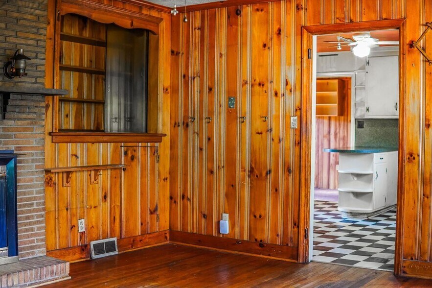 More Photos Of 4924 Freedom Dr, Charlotte Flex For Sale