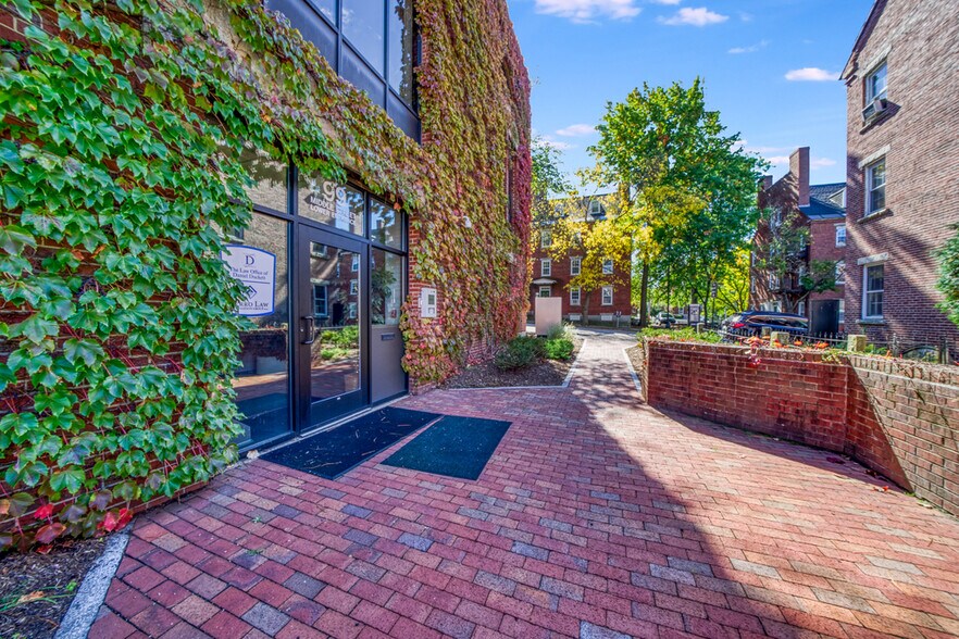 More Photos Of 99 Middle St, Manchester Office Residential For Sale