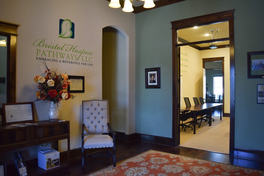 More Photos Of 115 Park Place Blvd, Waxahachie Office For Sale