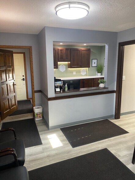 More Photos Of 1608 Ohm Ave, Eau Claire Office For Lease