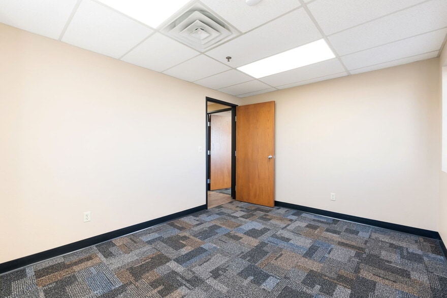 More Photos Of 2150 Victor Pl, Colorado Springs Distribution For Lease