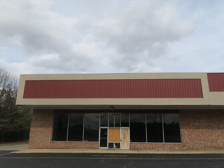 More Photos Of 906-946 Chesterfield Hwy, Cheraw General Retail For Lease
