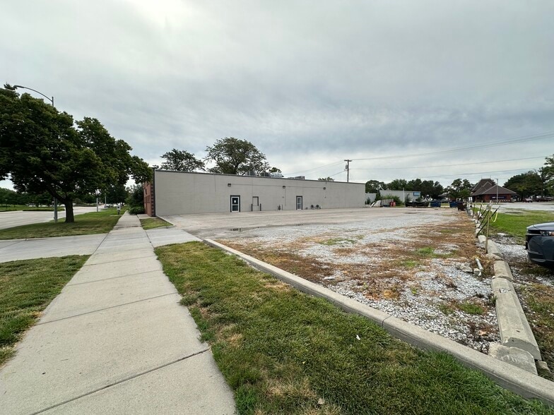 More Photos Of 1935 Q St, Lincoln Freestanding For Sale
