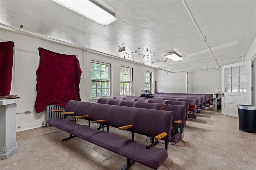 More Photos Of 99 Satherfield Rd, Silverton Hospitality For Sale