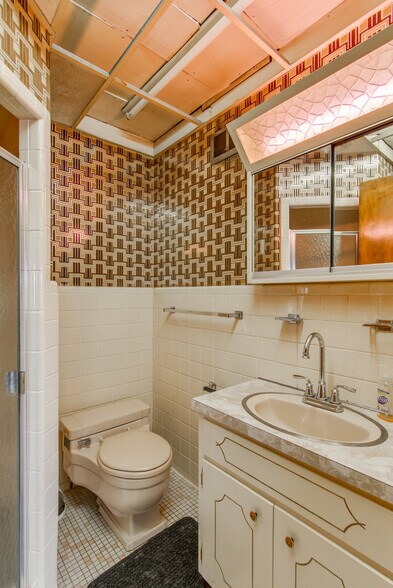 More Photos Of 28640 Gratiot Ave, Roseville Freestanding For Sale