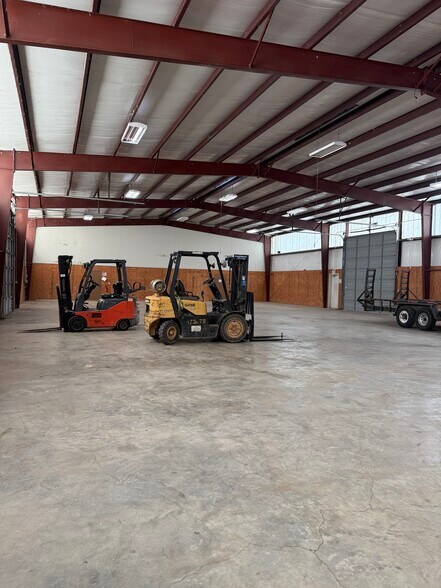 More Photos Of 9435 Saint Vincent Ave, Shreveport Distribution For Lease