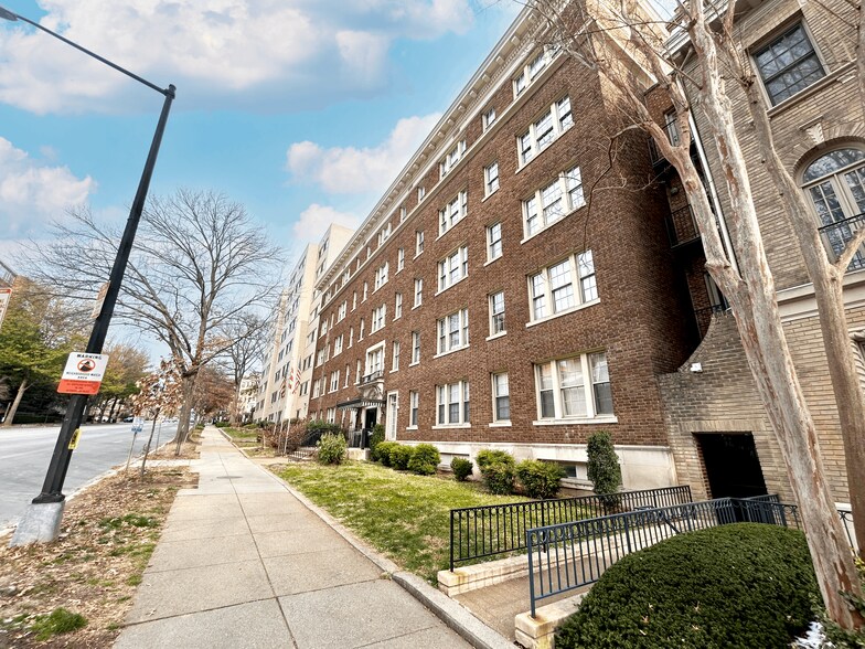 More Photos Of 2807 Connecticut Ave NW, Washington Apartments For Sale