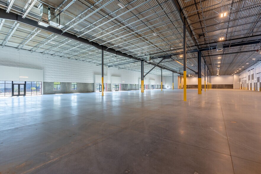 More Photos Of 13280 W Rioglass Solar Rd, Surprise Warehouse For Lease