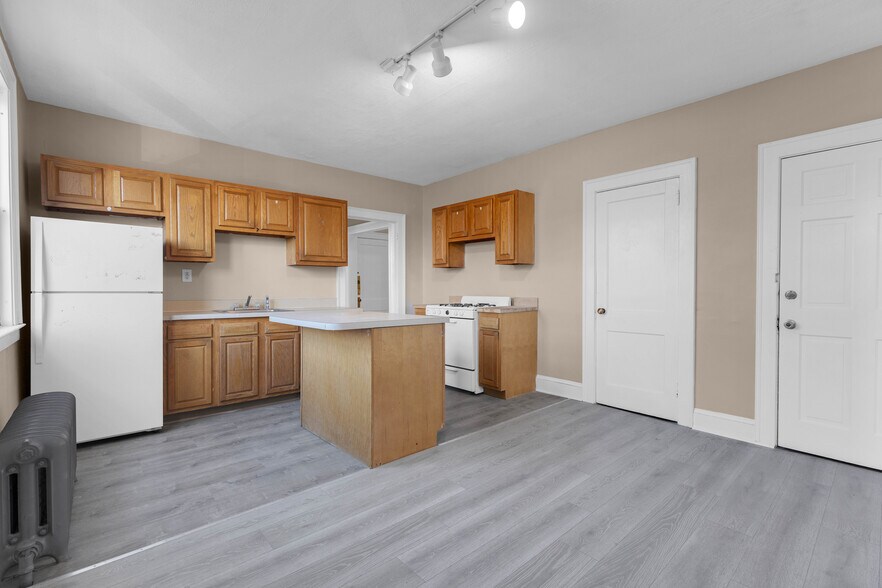 More Photos Of 45 School St, Hartford Apartments For Sale