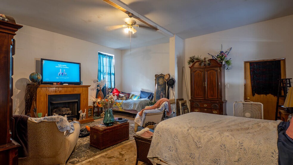 More Photos Of 385 Main St, Mammoth Spring General Retail For Sale