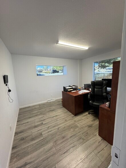 More Photos Of 12430 W Cedar Dr, Lakewood Warehouse For Lease