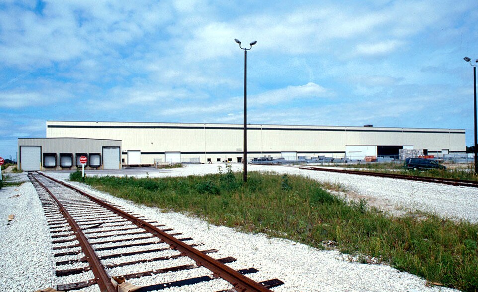 More Photos Of 217 S Belmont Ave, Indianapolis Warehouse For Lease