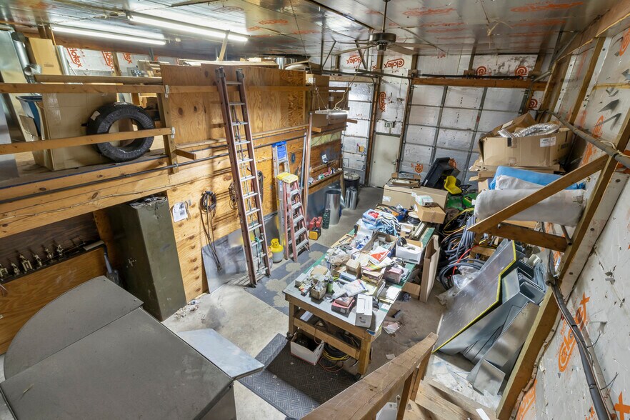 More Photos Of 4420 E 21st St, Indianapolis Service For Sale