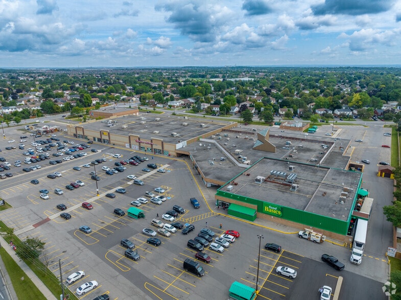 More Photos Of 225-227 Vodden St, Brampton Unknown For Lease