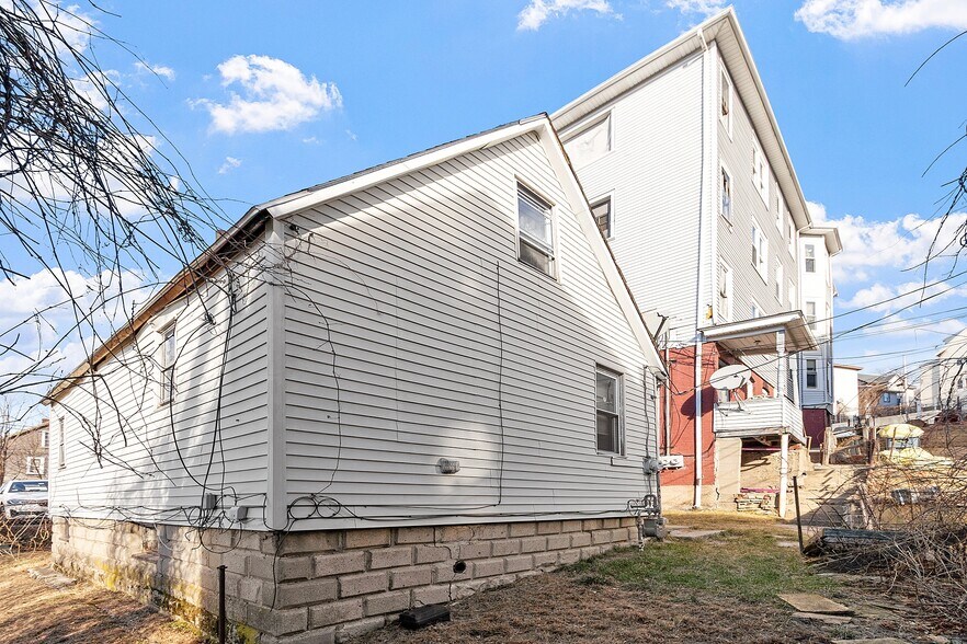 More Photos Of 13 Groton Pl, Worcester Apartments For Sale
