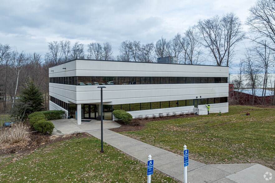 Primary Photo Of 160 Chapel Rd, Manchester Office For Lease