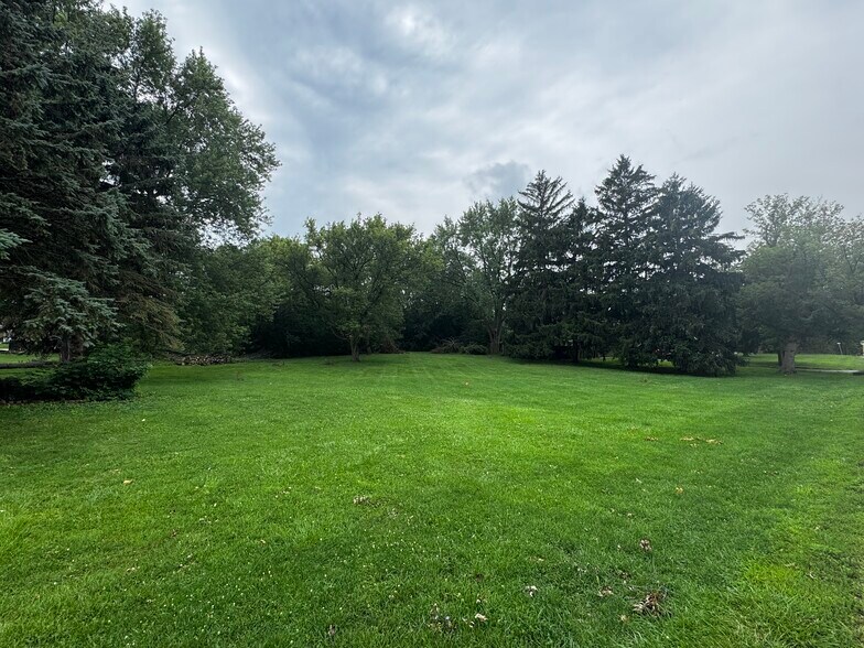 More Photos Of 36911 N Green Bay Rd, Waukegan Office For Sale