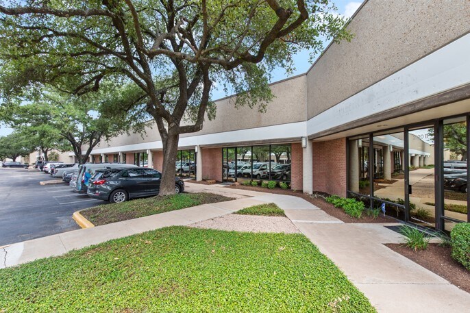 More Photos Of 2120 W Braker Ln, Austin Light Distribution For Lease