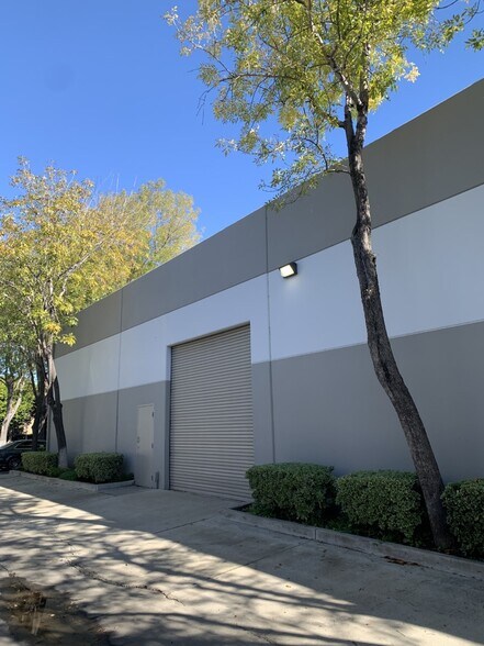 More Photos Of 17819 Gillette Ave, Irvine Manufacturing For Lease