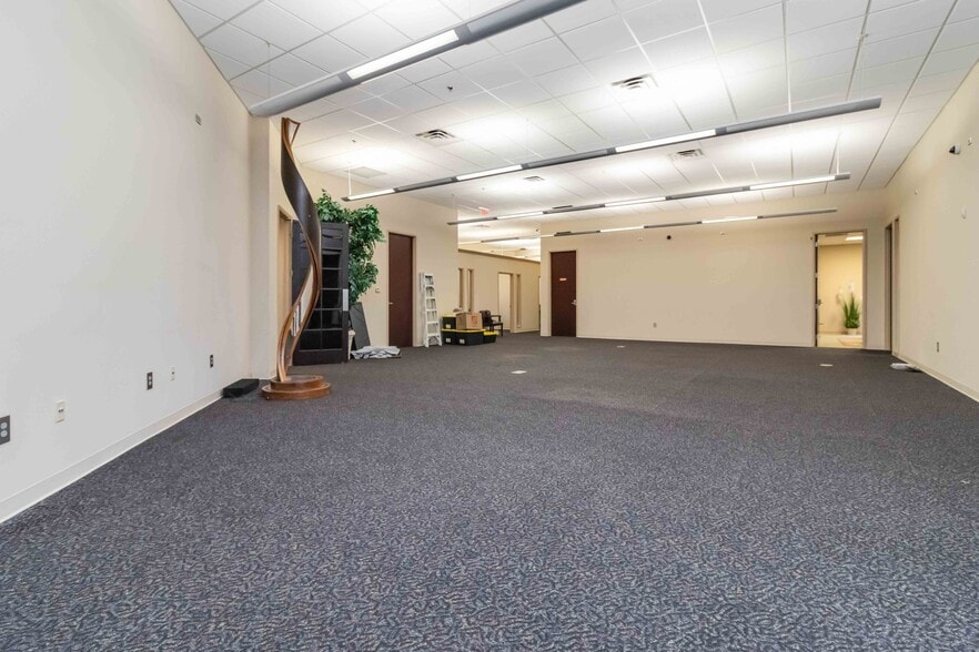 More Photos Of 500 Plantation Park Dr, Loganville Office For Sale