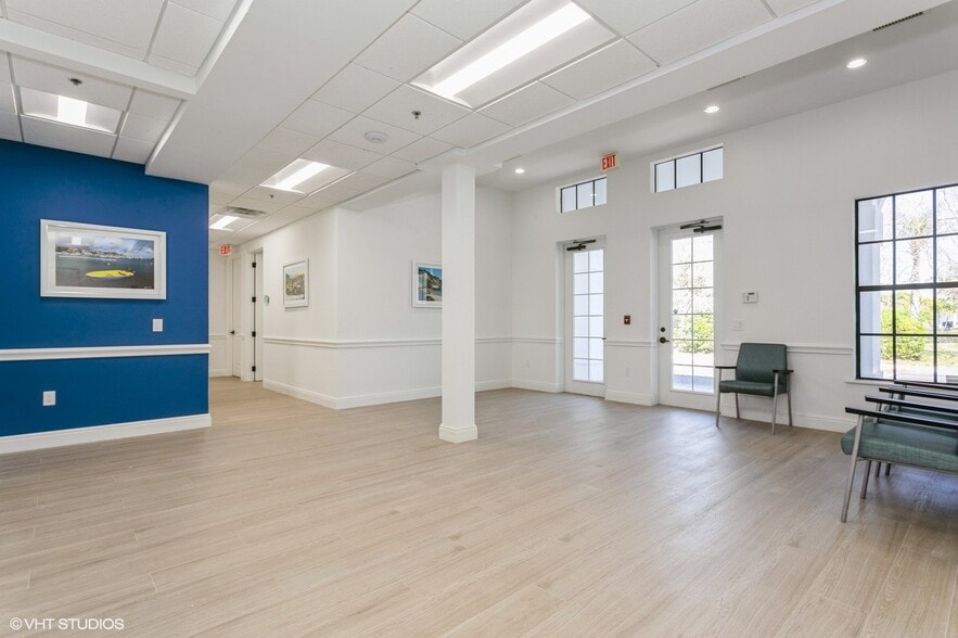 More Photos Of 2520 Tamiami Trl N, Nokomis Medical For Sale