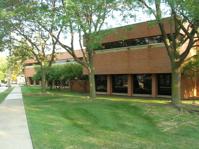 Primary Photo Of 23133 Orchard Lake Rd, Farmington Medical For Lease