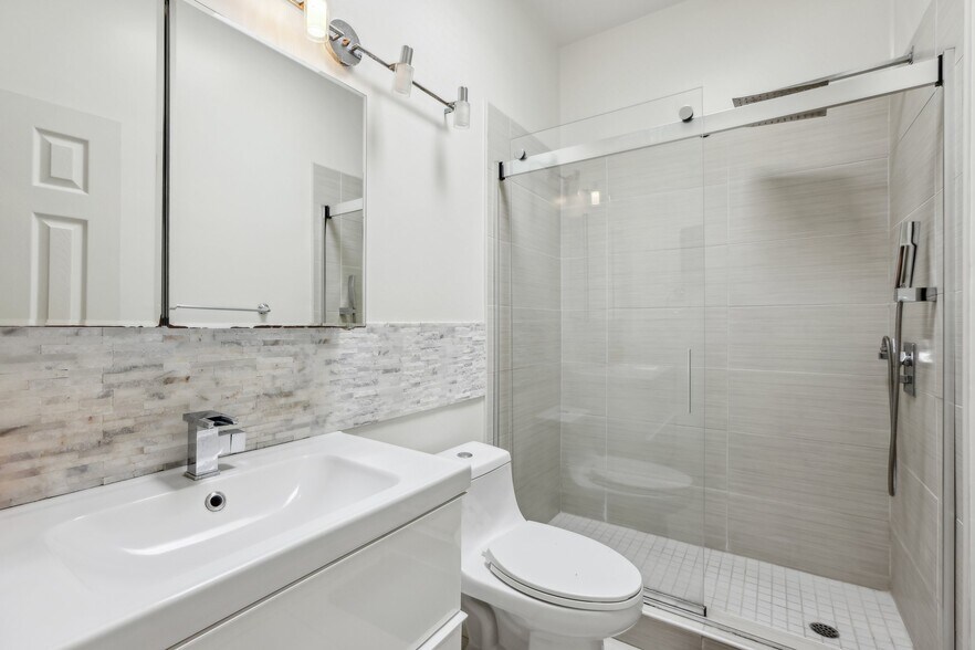 More Photos Of 6082 Selma Ave, Los Angeles Rehabilitation Center For Lease