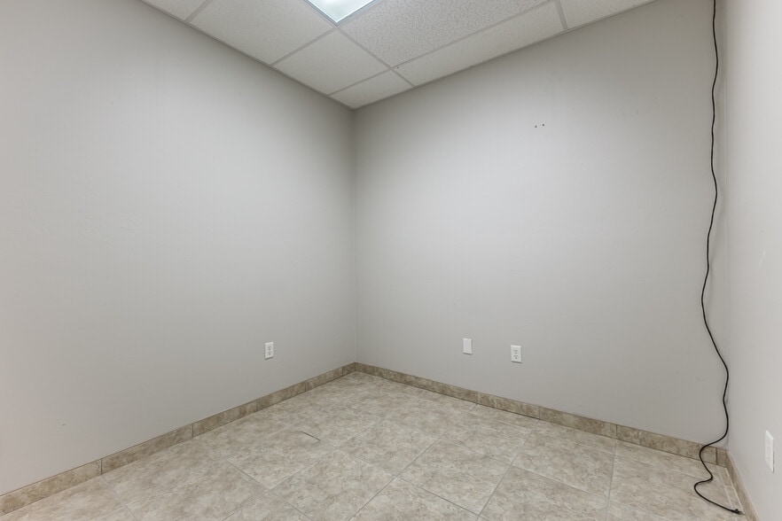 More Photos Of 8359 Stringfellow Rd, Saint James City Medical For Lease