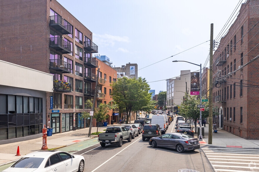 More Photos Of 27-47 Crescent St, Astoria Medical For Lease