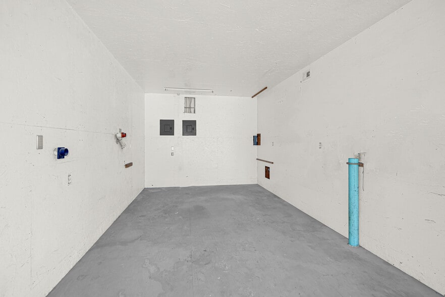 More Photos Of 4255 S Kirkwood Rd, Houston Storefront For Sale