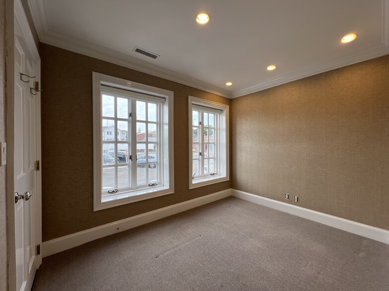 More Photos Of 21 South Ave, New Canaan Storefront Retail Office For Lease