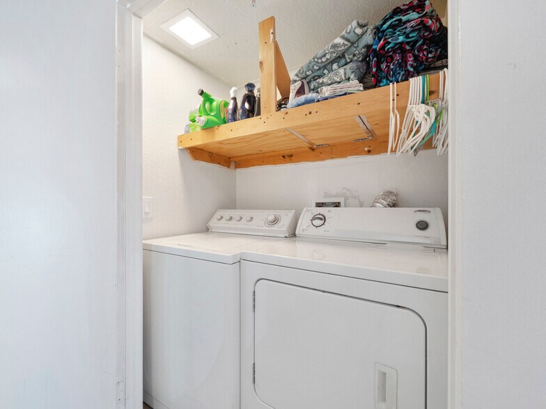 More Photos Of 311-313 E Pine St, Santa Ana Apartments For Sale