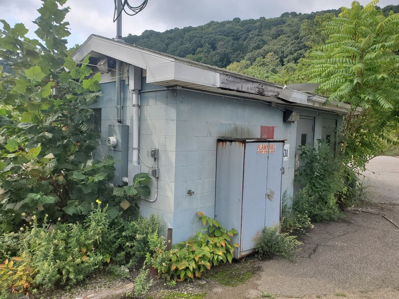 More Photos Of 587 N Seneca St, Oil City Chemical Oil Refinery For Sale