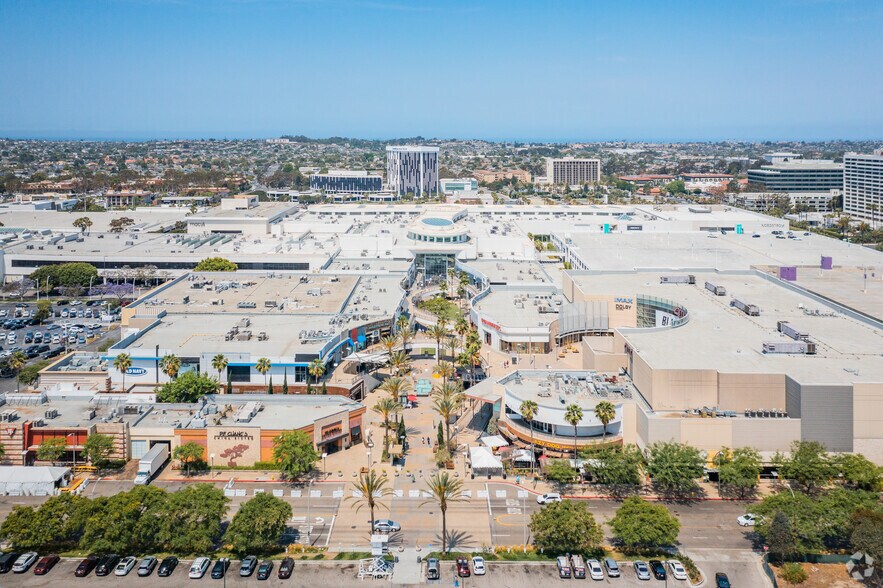 More Photos Of 21712 Hawthorne Blvd, Torrance General Retail For Lease